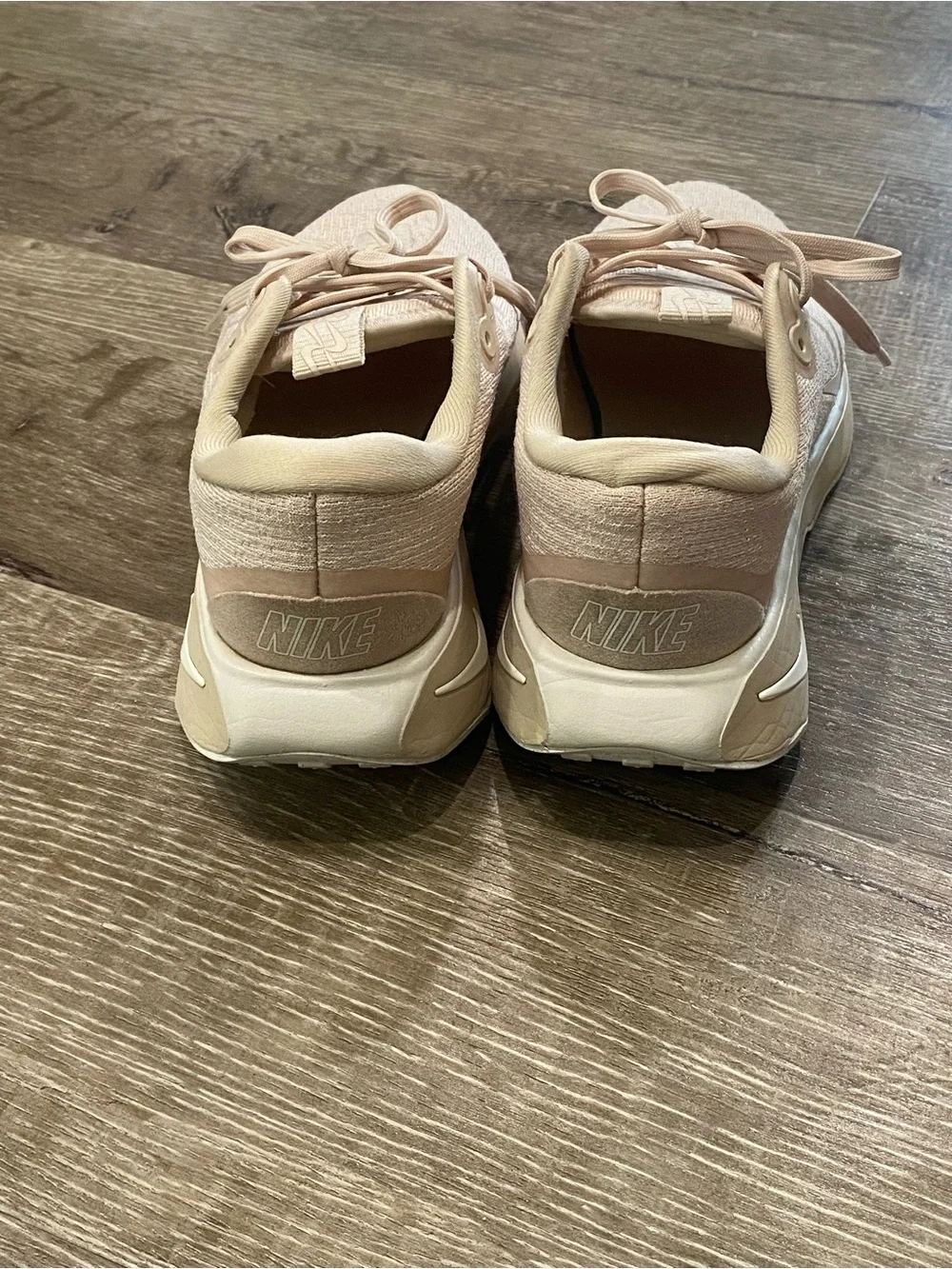Nike Motiva Women’s Size 7.5 Walking Shoes Pink Cream Sneakers DV1238-110